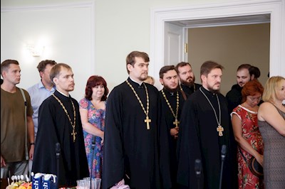 Сотрудники епархиального управления поздравили митрополита Игнатия с 10-летием со дня хиротонии