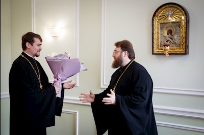 Сотрудники епархиального управления поздравили митрополита Игнатия с 10-летием со дня хиротонии