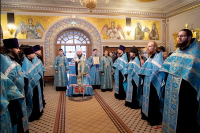 Митрополит Игнатий совершил Великое повечерие, утреню и 1-й час в Свято-Троицком кафедральном соборе г. Саратова