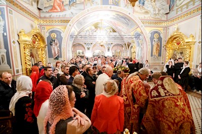Ночное пасхальное богослужение в Свято-Троицком кафедральном соборе Саратова