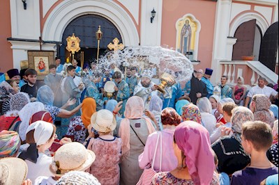 Митрополит Игнатий совершил Божественную литургию в Свято-Троицком кафедральном соборе г. Саратова