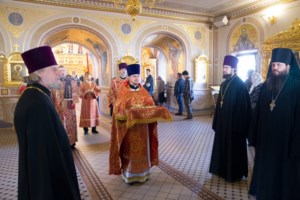 Митрополит Лонгин совершил Божественную литургию в Свято-Троицком кафедральном соборе г.Саратова