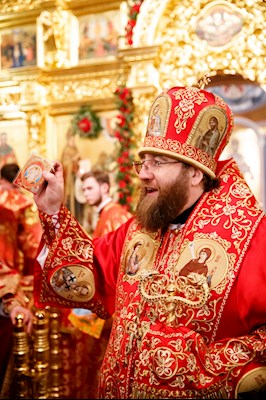 Ночное пасхальное богослужение в Свято-Троицком кафедральном соборе Саратова