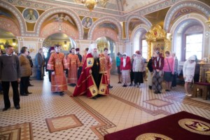 Митрополит Лонгин совершил Божественную литургию в Свято-Троицком кафедральном соборе г.Саратова