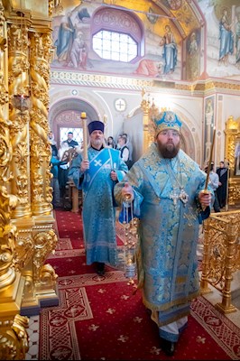 Митрополит Игнатий совершил Великое повечерие, утреню и 1-й час в Свято-Троицком кафедральном соборе г. Саратова