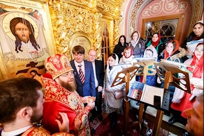 Ночное пасхальное богослужение в Свято-Троицком кафедральном соборе Саратова