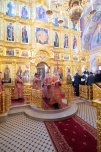 Митрополит Лонгин совершил Божественную литургию в Свято-Троицком кафедральном соборе г.Саратова