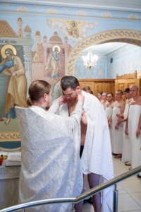 Крещальная литургия в Свято-Троицком соборе Саратова