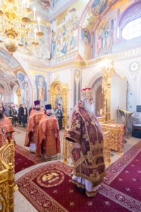 Митрополит Лонгин совершил Божественную литургию в Свято-Троицком кафедральном соборе г.Саратова