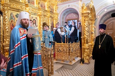Митрополит Игнатий совершил Великое повечерие, утреню и 1-й час в Свято-Троицком кафедральном соборе г. Саратова