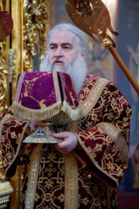 Митрополит Саратовский и Вольский Лонгин совершил Божественную литургию и чин Торжества Православия в Свято-Троицком кафедральном соборе г. Саратова