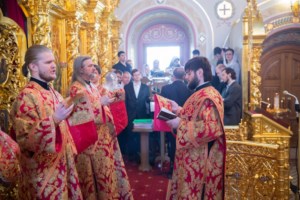 Митрополит Лонгин совершил Божественную литургию в Свято-Троицком кафедральном соборе г.Саратова