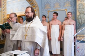 Крещальная литургия в Свято-Троицком соборе Саратова