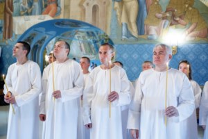 Крещальная литургия в Свято-Троицком соборе Саратова
