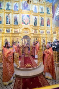 Митрополит Лонгин совершил Божественную литургию в Свято-Троицком кафедральном соборе г.Саратова