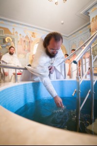 Крещальная литургия в Свято-Троицком соборе Саратова