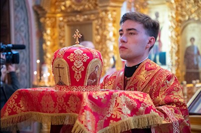 Митрополит Игнатий совершил Божественную литургию в Свято-Троицком кафедральном соборе г. Саратова
