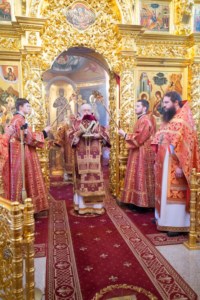Митрополит Лонгин совершил Божественную литургию в Свято-Троицком кафедральном соборе г.Саратова