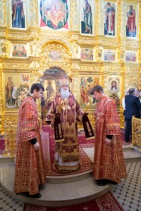 Митрополит Лонгин совершил Божественную литургию в Свято-Троицком кафедральном соборе г.Саратова