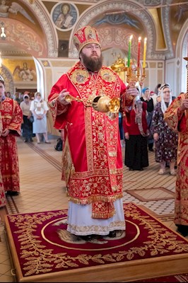 Митрополит Игнатий совершил Божественную литургию в Свято-Троицком кафедральном соборе г. Саратова