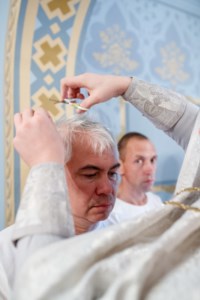 Крещальная литургия в Свято-Троицком соборе Саратова