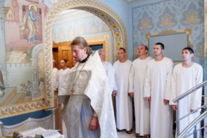 Крещальная литургия в Свято-Троицком соборе Саратова