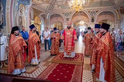 Митрополит Игнатий совершил Божественную литургию в Свято-Троицком кафедральном соборе г. Саратова