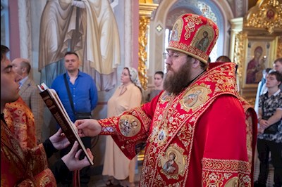 Митрополит Игнатий совершил Божественную литургию в Свято-Троицком кафедральном соборе г. Саратова