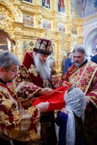 Митрополит Саратовский и Вольский Лонгин совершил Божественную литургию и чин Торжества Православия в Свято-Троицком кафедральном соборе г. Саратова