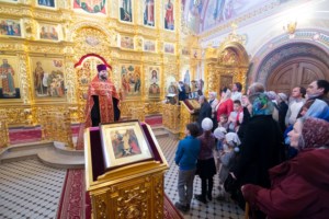 Митрополит Лонгин совершил Божественную литургию в Свято-Троицком кафедральном соборе г.Саратова