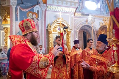 Митрополит Игнатий совершил Божественную литургию в Свято-Троицком кафедральном соборе г. Саратова
