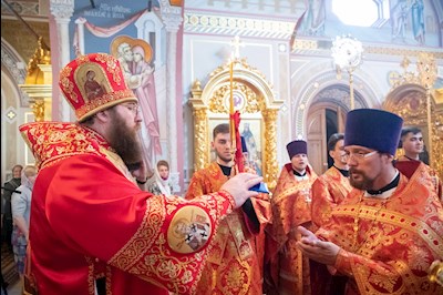 Митрополит Игнатий совершил Божественную литургию в Свято-Троицком кафедральном соборе г. Саратова