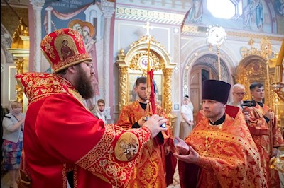 Митрополит Игнатий совершил Божественную литургию в Свято-Троицком кафедральном соборе г. Саратова