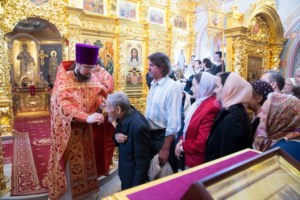 Митрополит Лонгин совершил Божественную литургию в Свято-Троицком кафедральном соборе г.Саратова
