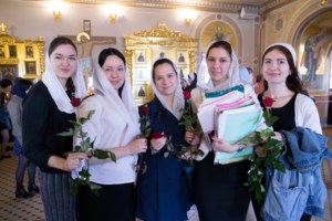 Митрополит Лонгин совершил Божественную литургию в Свято-Троицком кафедральном соборе г.Саратова
