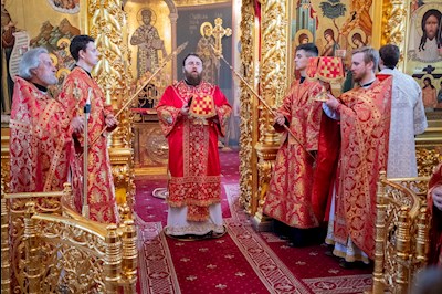 Митрополит Игнатий совершил Божественную литургию в Свято-Троицком кафедральном соборе г. Саратова