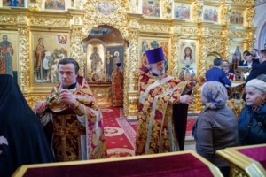Митрополит Саратовский и Вольский Лонгин совершил Божественную литургию и чин Торжества Православия в Свято-Троицком кафедральном соборе г. Саратова