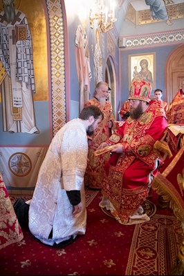 Митрополит Игнатий совершил Божественную литургию в Свято-Троицком кафедральном соборе г. Саратова