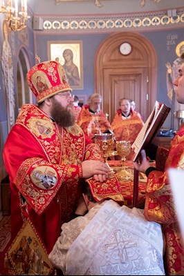 Митрополит Игнатий совершил Божественную литургию в Свято-Троицком кафедральном соборе г. Саратова