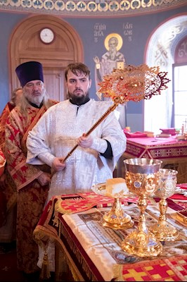 Митрополит Игнатий совершил Божественную литургию в Свято-Троицком кафедральном соборе г. Саратова