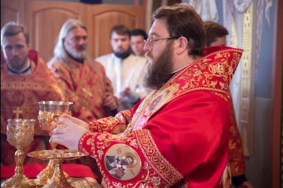 Митрополит Игнатий совершил Божественную литургию в Свято-Троицком кафедральном соборе г. Саратова