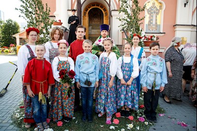 Митрополит Игнатий совершил Божественную литургию и вечерню в Свято-Троицком кафедральном соборе г. Саратова