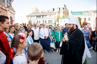 Митрополит Игнатий совершил Божественную литургию и вечерню в Свято-Троицком кафедральном соборе г. Саратова