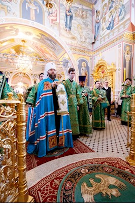 Митрополит Игнатий совершил Божественную литургию и вечерню в Свято-Троицком кафедральном соборе г. Саратова