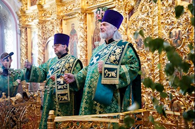 Митрополит Игнатий совершил Божественную литургию и вечерню в Свято-Троицком кафедральном соборе г. Саратова