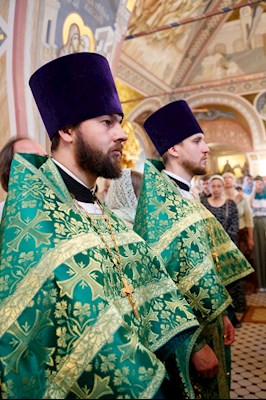 Митрополит Игнатий совершил Божественную литургию и вечерню в Свято-Троицком кафедральном соборе г. Саратова