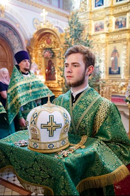 Митрополит Игнатий совершил Божественную литургию и вечерню в Свято-Троицком кафедральном соборе г. Саратова