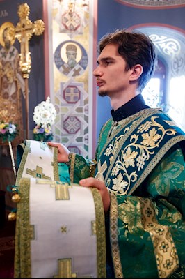 Митрополит Игнатий совершил Божественную литургию и вечерню в Свято-Троицком кафедральном соборе г. Саратова