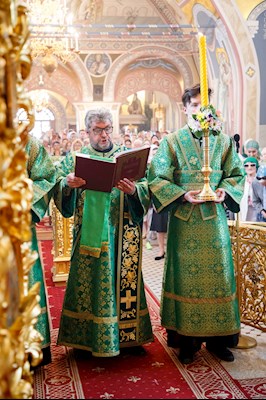 Митрополит Игнатий совершил Божественную литургию и вечерню в Свято-Троицком кафедральном соборе г. Саратова