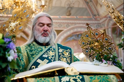 Митрополит Игнатий совершил Божественную литургию и вечерню в Свято-Троицком кафедральном соборе г. Саратова